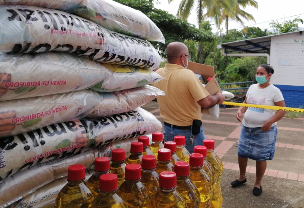 Educación sigue beneficiando con alimentos a las familias de alumnos de escasos recursos económicos educacion-sigue-beneficiando-con-alimentos-a-las-familias-de-alumnos-de-escasos-recursos-economicos